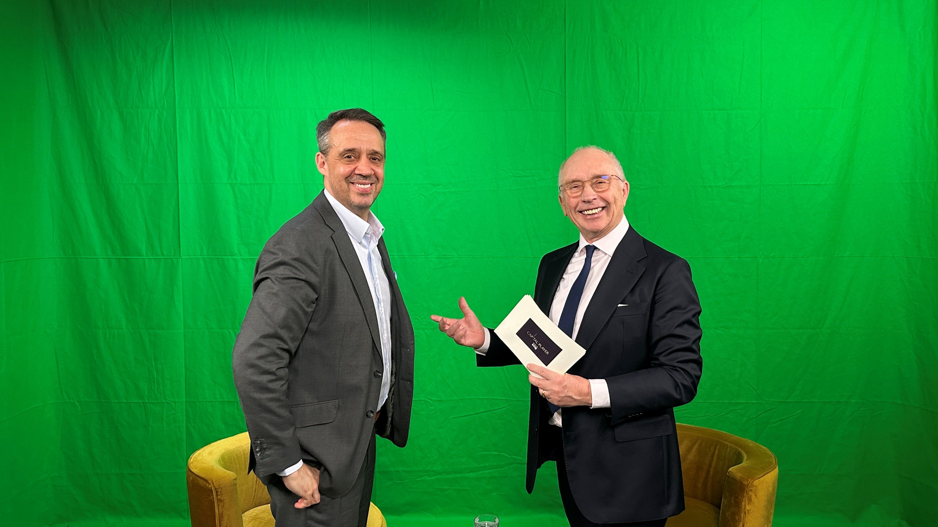 Frank Schmeichel mit Unternehmer Wulf von Borzyskowski im Studio von TV Berlin | BERLINboxx